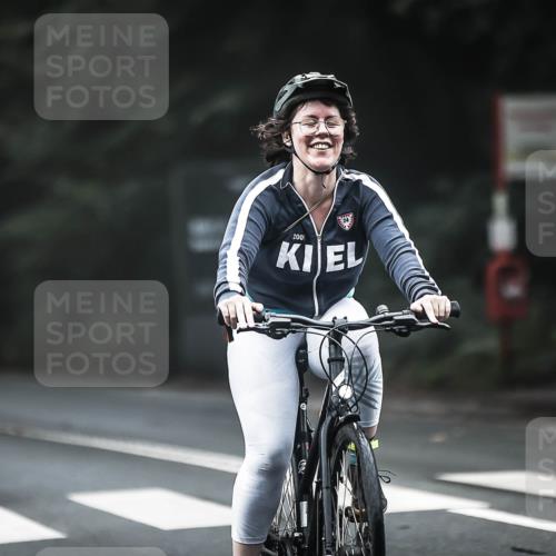 13.09.2026 - Stadtparktriathlon H.Heesch http://msf.ph/oto/10365179 13.09.2026 10:11:53 Radfahren 326, 331 meine-sportfotos.de