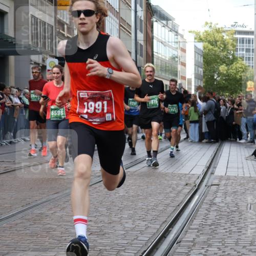 13.09.2026 - 21. swb-Marathon Bremen Strokosch-Dieckow http://msf.ph/oto/10365183 13.09.2026 13:37:25 Ziel 581, 1851, 2342, 3323, 3804, 4155, 4159, 4300, 4394, 4433, 4942, 5624, 5783, 5784, 6001, 6032, 6083, 6596, 6795, 6804, 6911, 7003, 7074, 7540, 7635, 7815, 7894, 7985, 8010, 8204, 8315, 8316, 8380, 8440, 8450, 8674, 8972, 9099, 9441, 9481, 9774, 10062, 10106, 13228, 270, 391, 448, 869, 950, 1180, 1854, 1991, 2531, 3333, 3627, 3732, 3823, 3894, 4628, 4932, 4947, 5388, 5547, 5577, 5612, 5738, 5791, 6046, 6629, 6904, 6947, 6961, 7006, 7074, 7571, 8268, 8443, 9701 meine-sportfotos.de