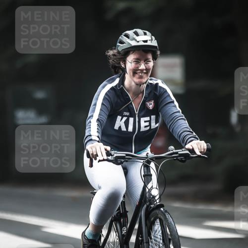 13.09.2026 - Stadtparktriathlon H.Heesch http://msf.ph/oto/10365196 13.09.2026 10:11:53 Radfahren 326, 331 meine-sportfotos.de