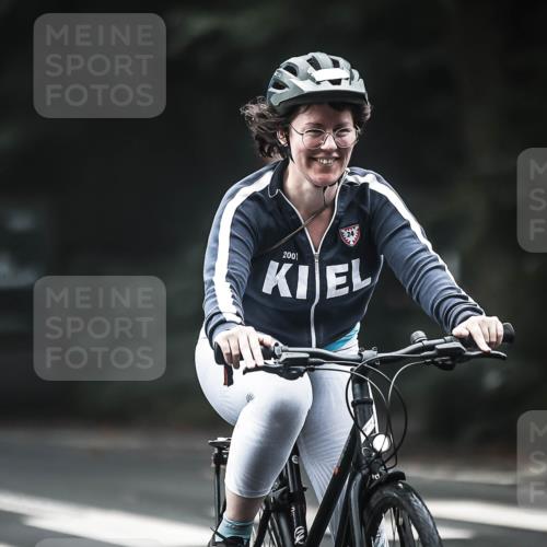 13.09.2026 - Stadtparktriathlon H.Heesch http://msf.ph/oto/10365203 13.09.2026 10:11:53 Radfahren 326, 331 meine-sportfotos.de