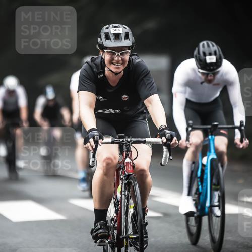 13.09.2026 - Stadtparktriathlon H.Heesch http://msf.ph/oto/10365222 13.09.2026 10:12:01 Radfahren 213, 256, 300, 305, 333, 334, 335 meine-sportfotos.de