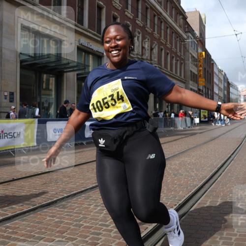 13.09.2026 - 21. swb-Marathon Bremen Strokosch-Dieckow http://msf.ph/oto/10365258 13.09.2026 11:28:15 Ziel 10534, 11017, 11161 meine-sportfotos.de