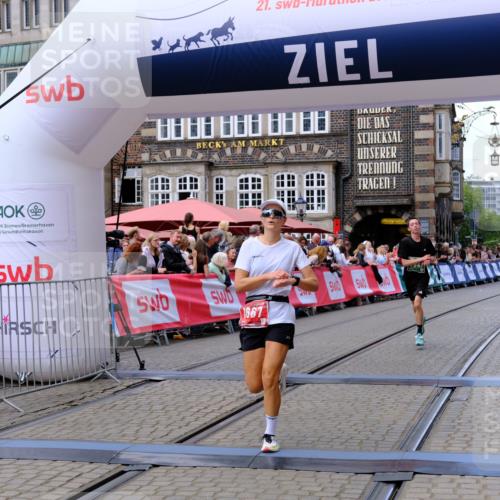 13.09.2026 - 21. swb-Marathon Bremen Tim E. http://msf.ph/oto/10365259 13.09.2026 13:02:54 Ziel 1795, 1850, 3609, 7841, 13237 meine-sportfotos.de