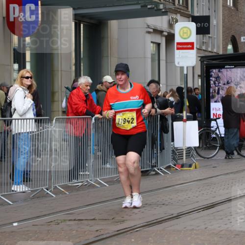 13.09.2026 - 21. swb-Marathon Bremen Strokosch-Dieckow http://msf.ph/oto/10365285 13.09.2026 11:28:38 Ziel 11352, 11444, 11496, 11942, 10534, 11017, 11161 meine-sportfotos.de