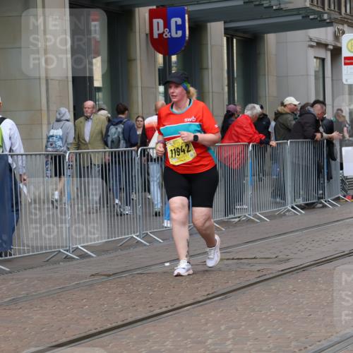 13.09.2026 - 21. swb-Marathon Bremen Strokosch-Dieckow http://msf.ph/oto/10365309 13.09.2026 11:28:40 Ziel 11352, 11444, 11496, 11942, 10534, 11017, 11161 meine-sportfotos.de