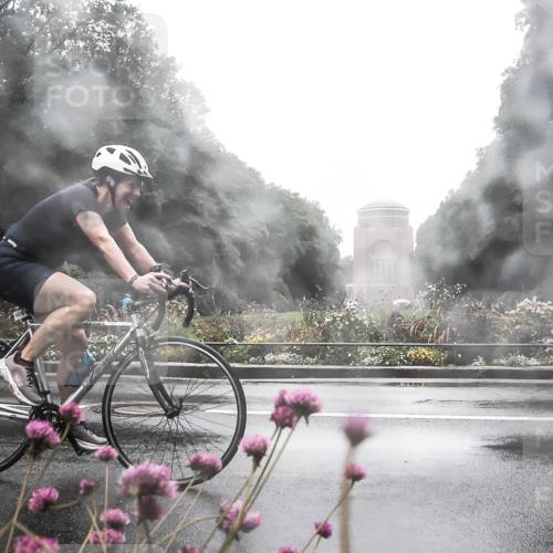 13.09.2026 - Stadtparktriathlon H.Heesch http://msf.ph/oto/10365318 13.09.2026 12:40:33 Radfahren 1070, 1200 meine-sportfotos.de