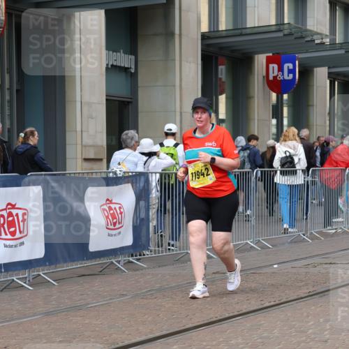 13.09.2026 - 21. swb-Marathon Bremen Strokosch-Dieckow http://msf.ph/oto/10365347 13.09.2026 11:28:42 Ziel 11352, 11444, 11496, 11942, 10534, 11017 meine-sportfotos.de