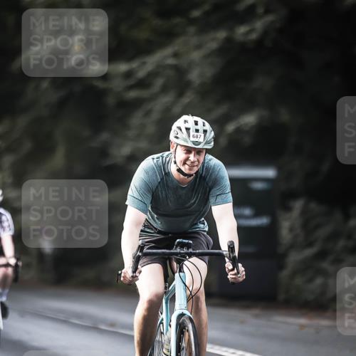 13.09.2026 - Stadtparktriathlon H.Heesch http://msf.ph/oto/10365361 13.09.2026 11:22:27 Radfahren 590, 671, 687, 780, 805 meine-sportfotos.de