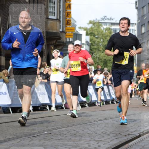 13.09.2026 - 21. swb-Marathon Bremen Strokosch-Dieckow http://msf.ph/oto/10365363 13.09.2026 10:59:51 Ziel 10147, 10377, 10745, 10922, 11151, 11207, 11519, 11594, 11873, 12267, 12295, 12481, 12527, 10175, 10691, 10758, 10867, 11071, 11158, 11159, 11160, 11250, 11259, 11427, 11445, 11453, 11524, 11525, 11528, 11637, 11879, 11904, 11907, 12123, 12238, 12239, 12274, 12388 meine-sportfotos.de