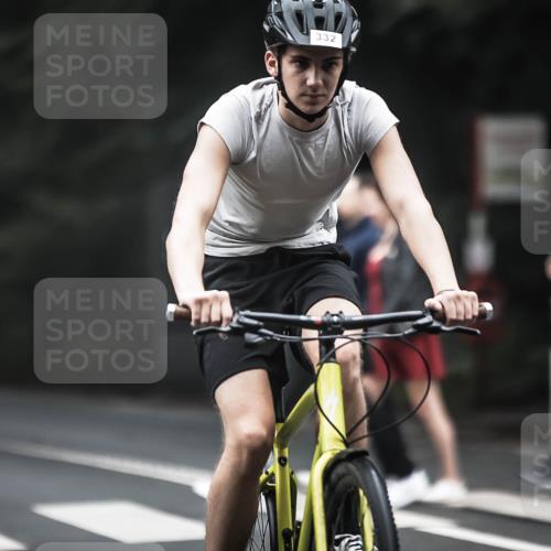 13.09.2026 - Stadtparktriathlon H.Heesch http://msf.ph/oto/10365394 13.09.2026 10:12:09 Radfahren 213, 256, 298, 312, 332, 333, 335 meine-sportfotos.de