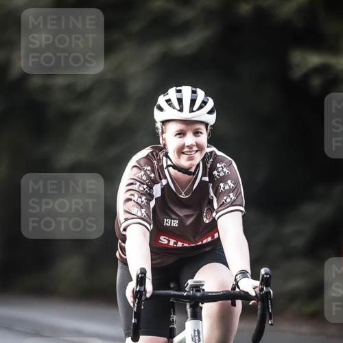 13.09.2026 - Stadtparktriathlon H.Heesch http://msf.ph/oto/10365410 13.09.2026 11:22:29 Radfahren 590, 671, 687, 748, 780, 805 meine-sportfotos.de