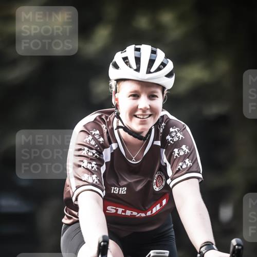 13.09.2026 - Stadtparktriathlon H.Heesch http://msf.ph/oto/10365429 13.09.2026 11:22:29 Radfahren 590, 671, 687, 748, 780, 805 meine-sportfotos.de