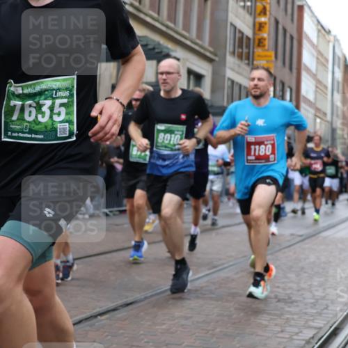 13.09.2026 - 21. swb-Marathon Bremen Strokosch-Dieckow http://msf.ph/oto/10365457 13.09.2026 13:37:29 Ziel 549, 581, 1851, 2342, 3316, 3657, 4066, 4155, 4159, 4300, 4394, 4433, 4675, 4902, 4942, 5624, 5783, 5784, 6001, 6032, 6083, 6596, 6795, 6804, 6911, 7003, 7540, 7635, 7815, 7894, 7985, 8010, 8138, 8204, 8315, 8316, 8380, 8440, 8450, 8920, 8972, 9097, 9099, 9481, 9774, 10062, 13228, 270, 391, 448, 869, 1180, 1854, 3323, 3333, 3627, 3804, 3823, 4628, 4932, 4947, 5388, 5547, 5577, 5612, 5738, 5791, 6046, 6904, 6947, 7074, 7571, 8268, 8443, 9701 meine-sportfotos.de