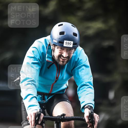 13.09.2026 - Stadtparktriathlon H.Heesch http://msf.ph/oto/10365473 13.09.2026 11:22:32 Radfahren 590, 687, 748, 805, 828 meine-sportfotos.de