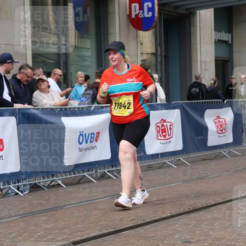 13.09.2026 - 21. swb-Marathon Bremen Strokosch-Dieckow http://msf.ph/oto/10365476 13.09.2026 11:28:44 Ziel 11352, 11444, 11496, 11942, 10534, 11017 meine-sportfotos.de