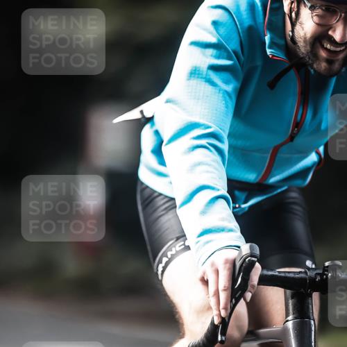 13.09.2026 - Stadtparktriathlon H.Heesch http://msf.ph/oto/10365489 13.09.2026 11:22:32 Radfahren 590, 687, 748, 805, 828 meine-sportfotos.de