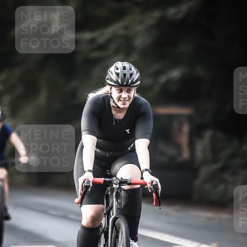 13.09.2026 - Stadtparktriathlon H.Heesch http://msf.ph/oto/10365493 13.09.2026 11:22:34 Radfahren 590, 748, 805, 828 meine-sportfotos.de