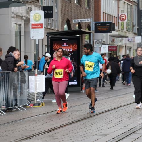 13.09.2026 - 21. swb-Marathon Bremen Strokosch-Dieckow http://msf.ph/oto/10365502 13.09.2026 11:28:46 Ziel 11352, 11444, 11496, 11942, 10534, 11017 meine-sportfotos.de