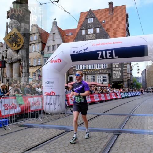 13.09.2026 - 21. swb-Marathon Bremen Tim E. http://msf.ph/oto/10365511 13.09.2026 13:03:04 Ziel 1381, 1795, 1850, 1862, 6918, 7265, 13237 meine-sportfotos.de