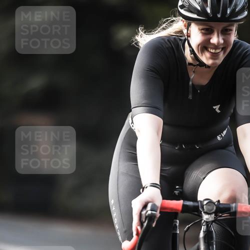 13.09.2026 - Stadtparktriathlon H.Heesch http://msf.ph/oto/10365538 13.09.2026 11:22:35 Radfahren 590, 748, 828 meine-sportfotos.de