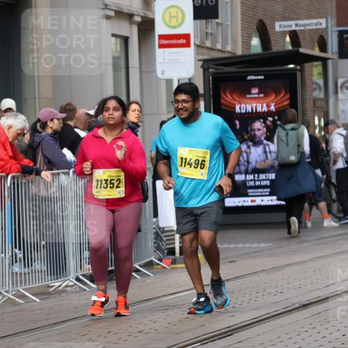 13.09.2026 - 21. swb-Marathon Bremen Strokosch-Dieckow http://msf.ph/oto/10365541 13.09.2026 11:28:48 Ziel 11352, 11444, 11496, 11942 meine-sportfotos.de