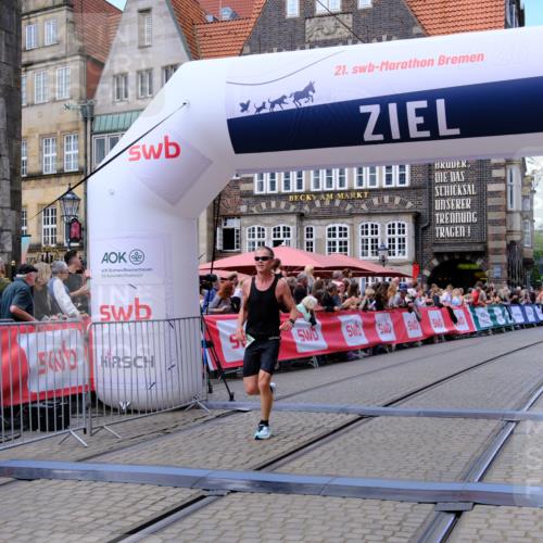 13.09.2026 - 21. swb-Marathon Bremen Tim E. http://msf.ph/oto/10365547 13.09.2026 13:03:11 Ziel 1381, 1850, 1862, 6918, 7265, 8319, 8325, 8331 meine-sportfotos.de