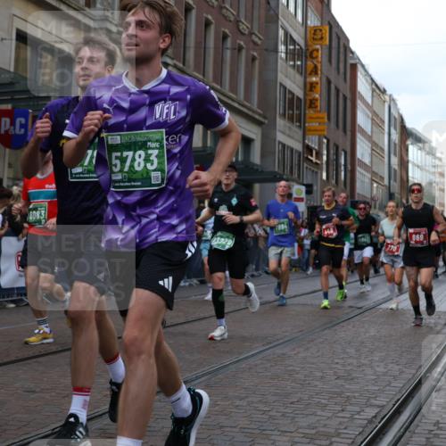 13.09.2026 - 21. swb-Marathon Bremen Strokosch-Dieckow http://msf.ph/oto/10365549 13.09.2026 13:37:31 Ziel 549, 581, 1851, 2336, 2342, 3207, 3316, 3657, 3707, 4066, 4155, 4159, 4394, 4675, 4902, 4942, 5624, 5783, 5784, 6001, 6032, 6083, 6596, 6795, 7003, 7540, 7594, 7635, 7815, 7894, 7985, 8010, 8138, 8204, 8264, 8315, 8316, 8440, 8450, 8920, 8972, 9097, 9099, 9481, 9774, 13228, 270, 391, 448, 869, 1180, 3323, 3333, 3627, 3804, 3823, 4155, 4300, 4433, 4628, 5388, 5547, 5577, 5612, 5738, 5791, 6804, 6904, 6911, 6947, 7074, 7571, 8268, 8380, 8443, 9701 meine-sportfotos.de