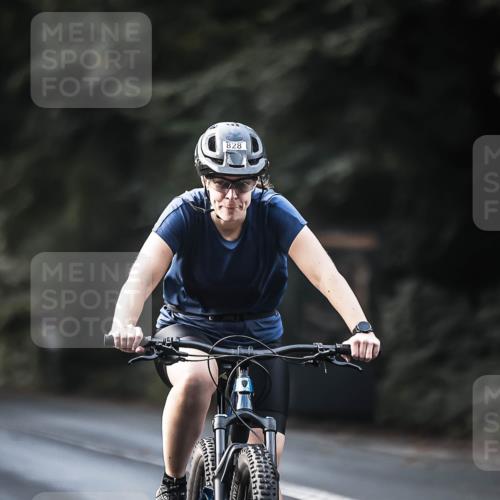 13.09.2026 - Stadtparktriathlon H.Heesch http://msf.ph/oto/10365551 13.09.2026 11:22:36 Radfahren 590, 748, 828 meine-sportfotos.de
