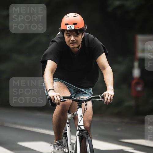 13.09.2026 - Stadtparktriathlon H.Heesch http://msf.ph/oto/10365561 13.09.2026 10:12:27 Radfahren 225, 237, 262, 264, 322 meine-sportfotos.de