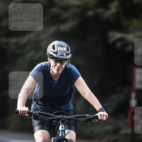 13.09.2026 - Stadtparktriathlon H.Heesch http://msf.ph/oto/10365565 13.09.2026 11:22:36 Radfahren 590, 748, 828 meine-sportfotos.de
