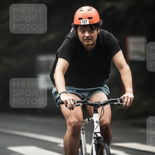 13.09.2026 - Stadtparktriathlon H.Heesch http://msf.ph/oto/10365567 13.09.2026 10:12:27 Radfahren 225, 237, 262, 264, 322 meine-sportfotos.de