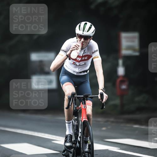 13.09.2026 - Stadtparktriathlon H.Heesch http://msf.ph/oto/10365573 13.09.2026 10:12:29 Radfahren 225, 237, 322 meine-sportfotos.de