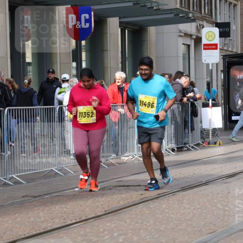 13.09.2026 - 21. swb-Marathon Bremen Strokosch-Dieckow http://msf.ph/oto/10365598 13.09.2026 11:28:50 Ziel 11352, 11444, 11496, 11942 meine-sportfotos.de