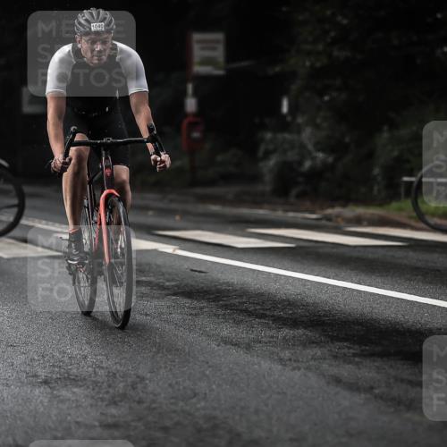 13.09.2026 - Stadtparktriathlon H.Heesch http://msf.ph/oto/10365609 13.09.2026 12:00:17 Radfahren 1021, 1040 meine-sportfotos.de