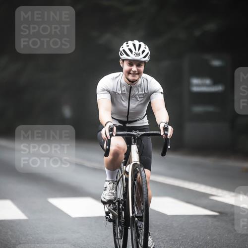 13.09.2026 - Stadtparktriathlon H.Heesch http://msf.ph/oto/10365622 13.09.2026 10:12:37 Radfahren 268, 303 meine-sportfotos.de