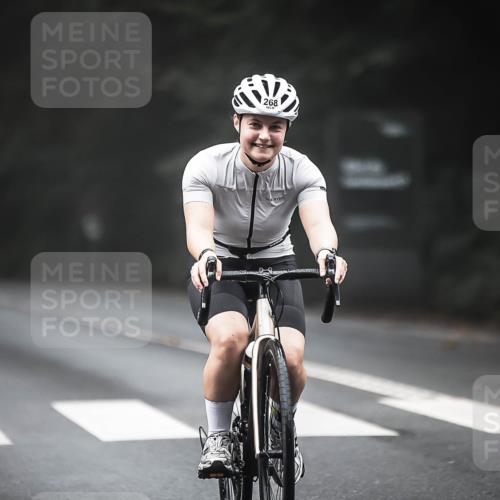 13.09.2026 - Stadtparktriathlon H.Heesch http://msf.ph/oto/10365630 13.09.2026 10:12:37 Radfahren 268, 303 meine-sportfotos.de