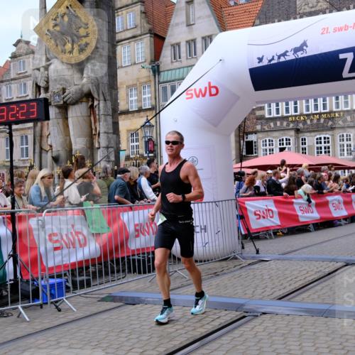 13.09.2026 - 21. swb-Marathon Bremen Tim E. http://msf.ph/oto/10365636 13.09.2026 13:03:12 Ziel 1381, 1850, 1862, 6918, 7265, 8319, 8325, 8331 meine-sportfotos.de