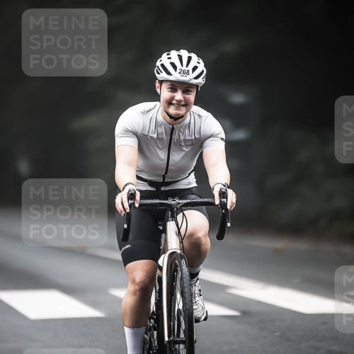 13.09.2026 - Stadtparktriathlon H.Heesch http://msf.ph/oto/10365637 13.09.2026 10:12:38 Radfahren 268, 303 meine-sportfotos.de