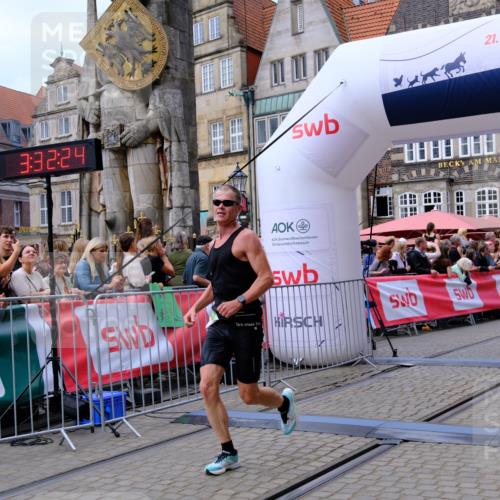13.09.2026 - 21. swb-Marathon Bremen Tim E. http://msf.ph/oto/10365653 13.09.2026 13:03:12 Ziel 1381, 1850, 1862, 6918, 7265, 8319, 8325, 8331 meine-sportfotos.de