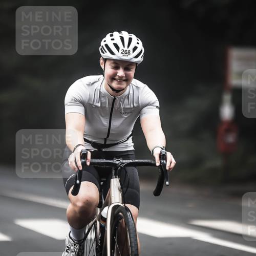 13.09.2026 - Stadtparktriathlon H.Heesch http://msf.ph/oto/10365657 13.09.2026 10:12:38 Radfahren 268, 303 meine-sportfotos.de