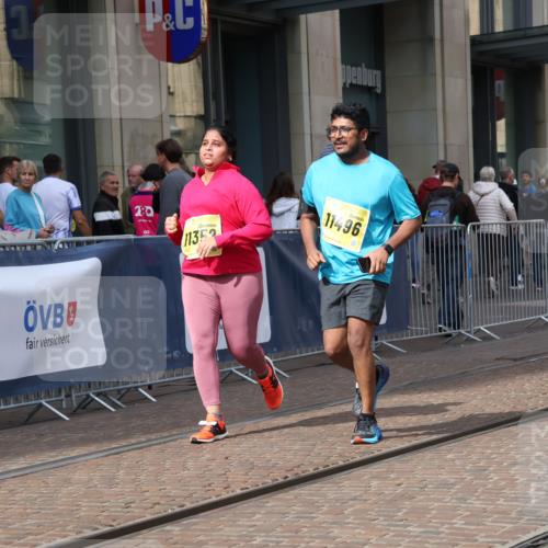 13.09.2026 - 21. swb-Marathon Bremen Strokosch-Dieckow http://msf.ph/oto/10365670 13.09.2026 11:28:52 Ziel 11352, 11444, 11496, 11942 meine-sportfotos.de
