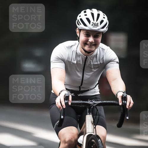 13.09.2026 - Stadtparktriathlon H.Heesch http://msf.ph/oto/10365676 13.09.2026 10:12:38 Radfahren 268, 303 meine-sportfotos.de