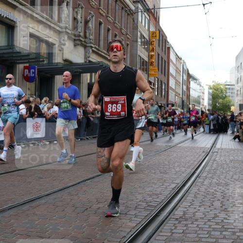 13.09.2026 - 21. swb-Marathon Bremen Strokosch-Dieckow http://msf.ph/oto/10365694 13.09.2026 13:37:34 Ziel 549, 581, 1851, 2336, 2342, 2699, 3207, 3316, 3657, 3707, 4066, 4159, 4394, 4675, 4902, 4942, 5624, 5783, 5784, 6001, 6032, 6083, 6596, 6795, 7540, 7594, 7635, 7815, 7894, 7985, 8010, 8138, 8173, 8204, 8264, 8315, 8316, 8440, 8450, 8920, 8972, 9097, 9099, 9481, 9774, 13228, 270, 391, 448, 869, 1180, 3323, 3333, 3627, 3804, 3823, 4155, 4300, 4433, 4628, 5388, 5612, 5738, 5791, 6032, 6804, 6904, 6911, 6947, 7003, 7074, 7571, 8380, 9701 meine-sportfotos.de