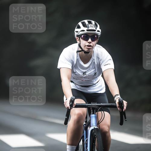 13.09.2026 - Stadtparktriathlon H.Heesch http://msf.ph/oto/10365698 13.09.2026 10:12:41 Radfahren 268, 303 meine-sportfotos.de