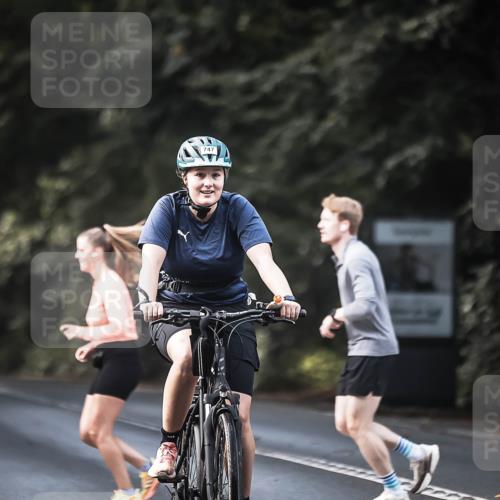 13.09.2026 - Stadtparktriathlon H.Heesch http://msf.ph/oto/10365713 13.09.2026 11:22:48 Radfahren 611, 656, 747, 767 meine-sportfotos.de