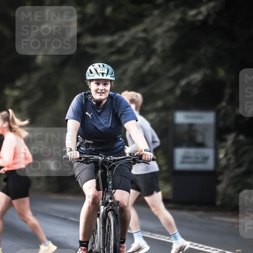 13.09.2026 - Stadtparktriathlon H.Heesch http://msf.ph/oto/10365717 13.09.2026 11:22:48 Radfahren 611, 656, 747, 767 meine-sportfotos.de
