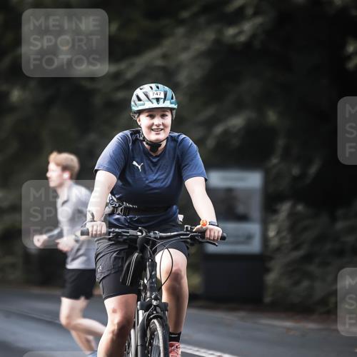13.09.2026 - Stadtparktriathlon H.Heesch http://msf.ph/oto/10365736 13.09.2026 11:22:49 Radfahren 611, 656, 715, 747, 767 meine-sportfotos.de
