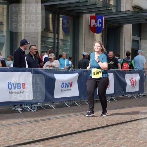 13.09.2026 - 21. swb-Marathon Bremen Strokosch-Dieckow http://msf.ph/oto/10365803 13.09.2026 11:29:13 Ziel 10387, 11352, 11444, 11496, 11942 meine-sportfotos.de