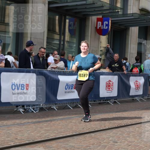 13.09.2026 - 21. swb-Marathon Bremen Strokosch-Dieckow http://msf.ph/oto/10365825 13.09.2026 11:29:13 Ziel 10387, 11352, 11444, 11496, 11942 meine-sportfotos.de