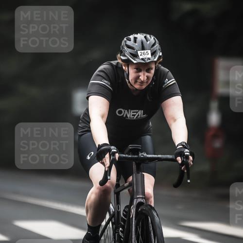 13.09.2026 - Stadtparktriathlon H.Heesch http://msf.ph/oto/10365827 13.09.2026 10:12:54 Radfahren 238, 265, 294, 302, 310 meine-sportfotos.de